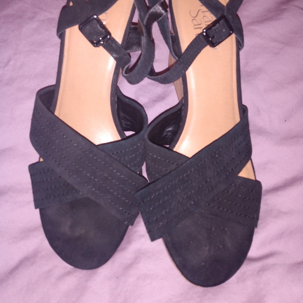 Women's wedge heel sandals.
